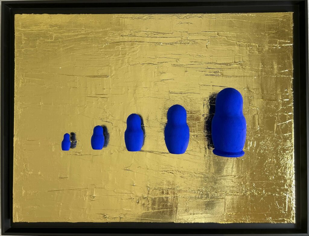 Seb Machten contemporary artwork with blue matryoshka figures arranged in progression on textured gold leaf surface background
