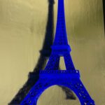 Seb Machten contemporary artwork with ultramarine Eiffel Tower sculpture on gold leaf surface