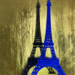 Seb Machten contemporary artwork with ultramarine Eiffel Tower sculpture on gold leaf surface