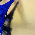Seb Machten contemporary artwork with ultramarine Eiffel Tower sculpture on gold leaf surface