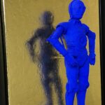 Seb Machten contemporary artwork with ultramarine robot inspired by C-3PO on gold background